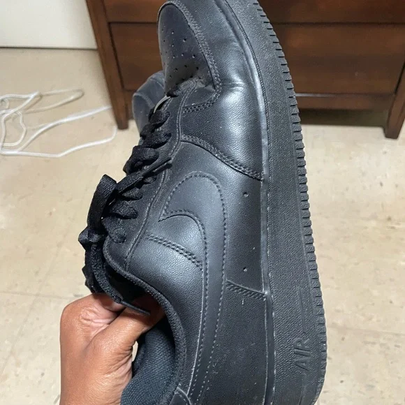 Nike Men's Black Sneakers - Picture 2 of 7